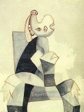 パブロ・ピカソ Painting - 灰色の肘掛け椅子に座る女性 1939年 パブロ・ピカソ